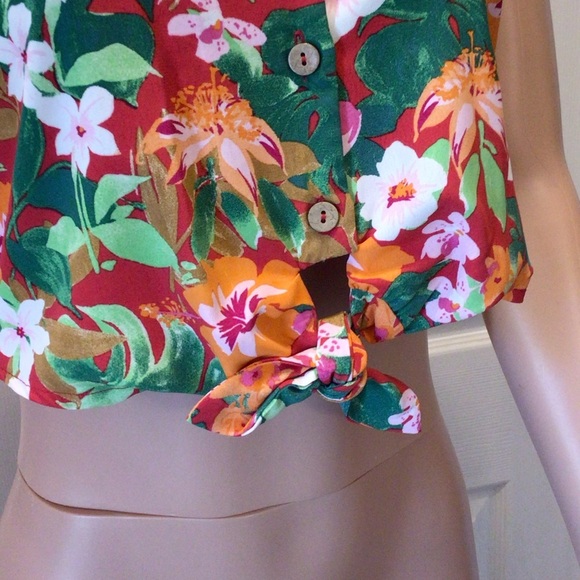 Lily Rose Juniors Floral Button Tie Front Crop Halter Tank Top - Picture 3 of 9